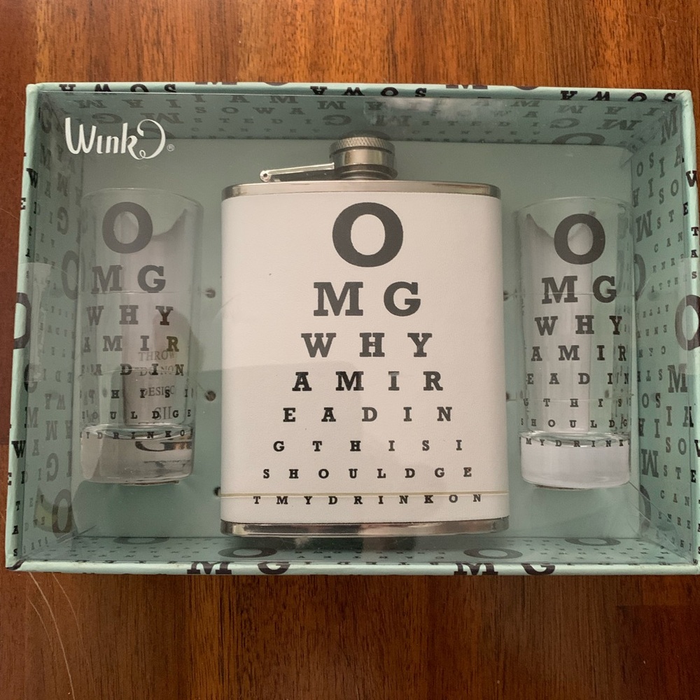 NWOT Wink Hip Flask and Shot Glass Set